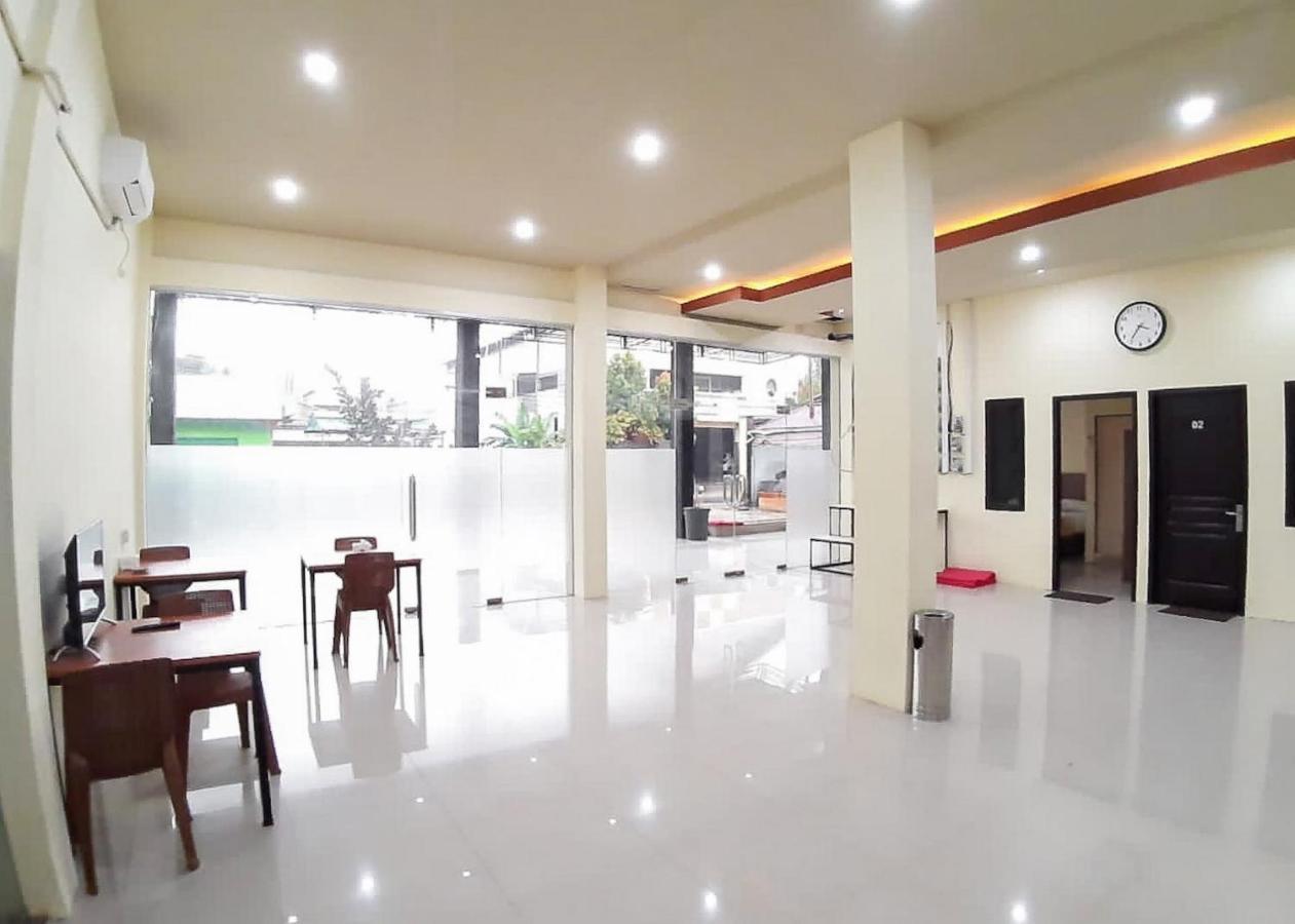 ホテル Reddoorz Syariah Near Transmart Jambi 2 Palmerah エクステリア 写真