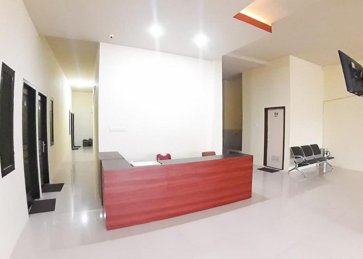 ホテル Reddoorz Syariah Near Transmart Jambi 2 Palmerah エクステリア 写真