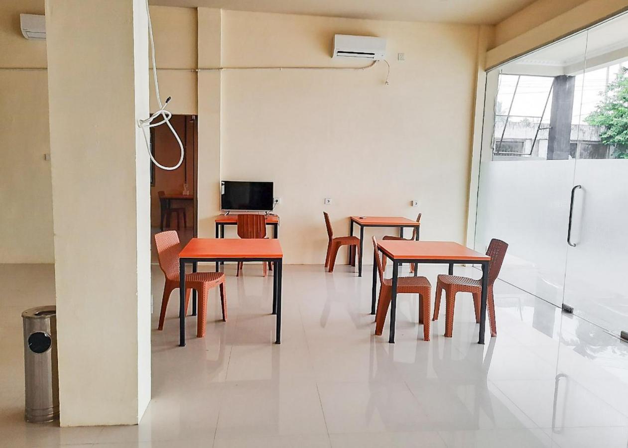 ホテル Reddoorz Syariah Near Transmart Jambi 2 Palmerah エクステリア 写真